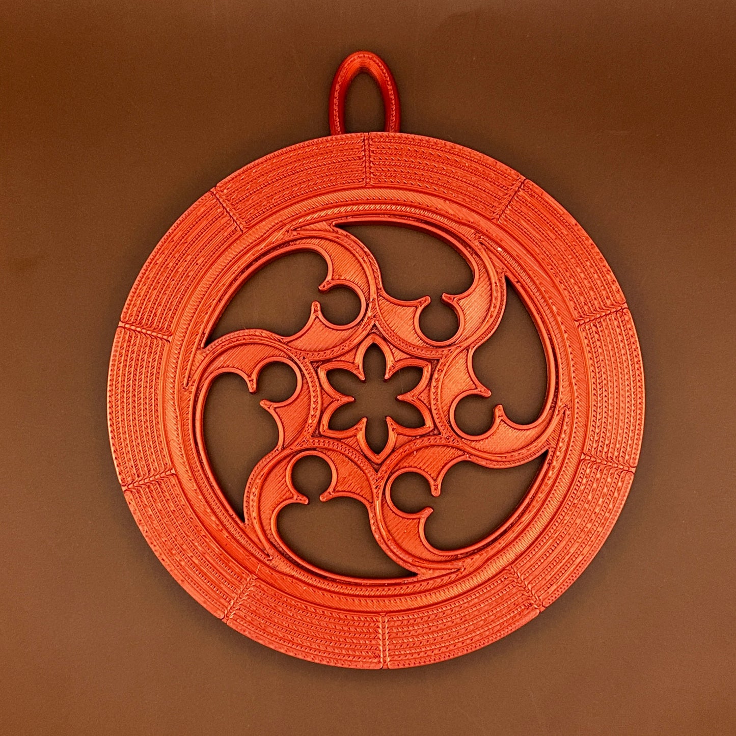 Round Gothic tree decor