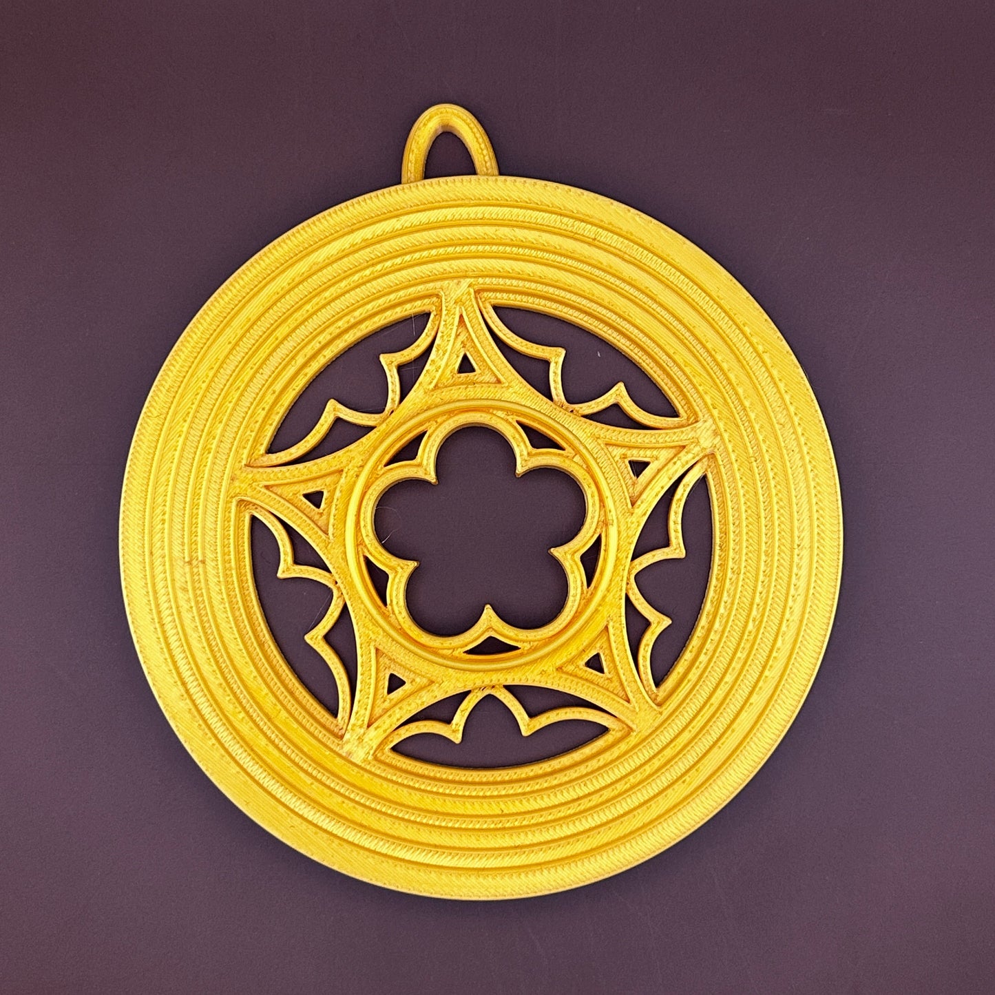 Round Gothic tree decor